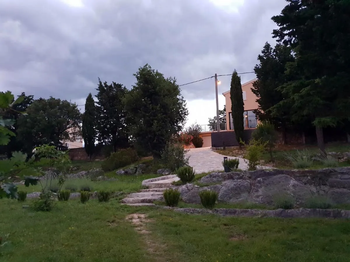 Beautiful House/Villa Arboretum Maslenica Holiday home
