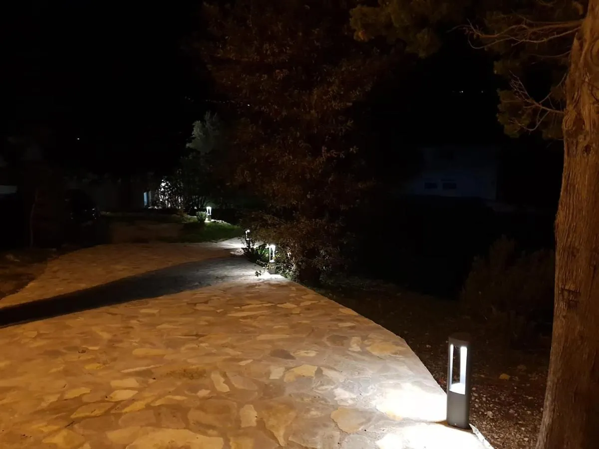 Beautiful House/Villa Arboretum Maslenica